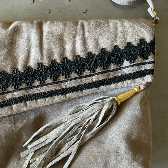 EUC Vintage Colini Suede Clutch with Removable Shoulder Strap, Tassel, Taupe - Picture 2 of 11